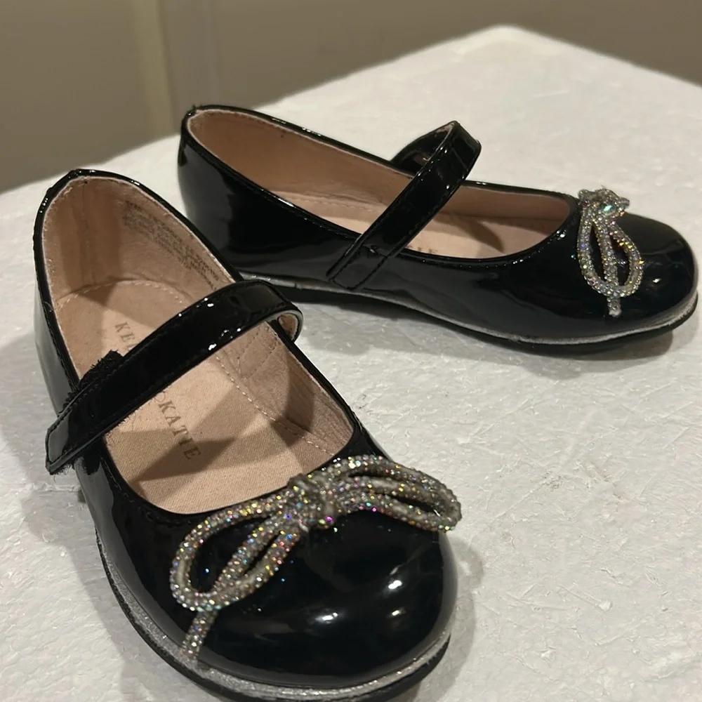 Kelly & Katie sparkling bow appliqué Patent Leather MaryJane strap shoes size 9M